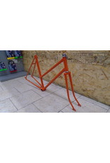 Cadre usagé en acier repeint orange 20"