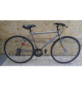 Vélo hybride usagé à vendre Clearance
