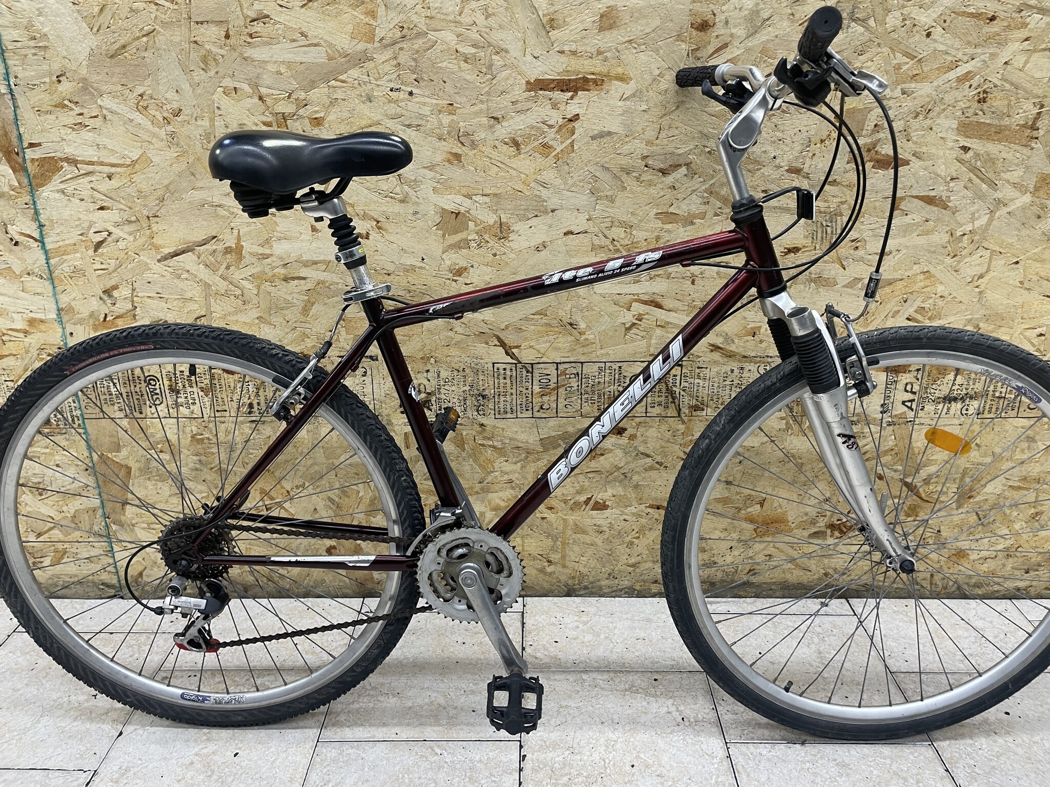 Velo hybride usage Bonelli Velo urbain Inc
