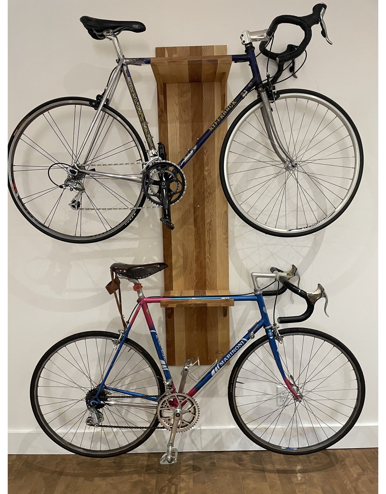 La Hutte Eco Ebénisterie Wall rack for 2 bicycles in Cherry wood