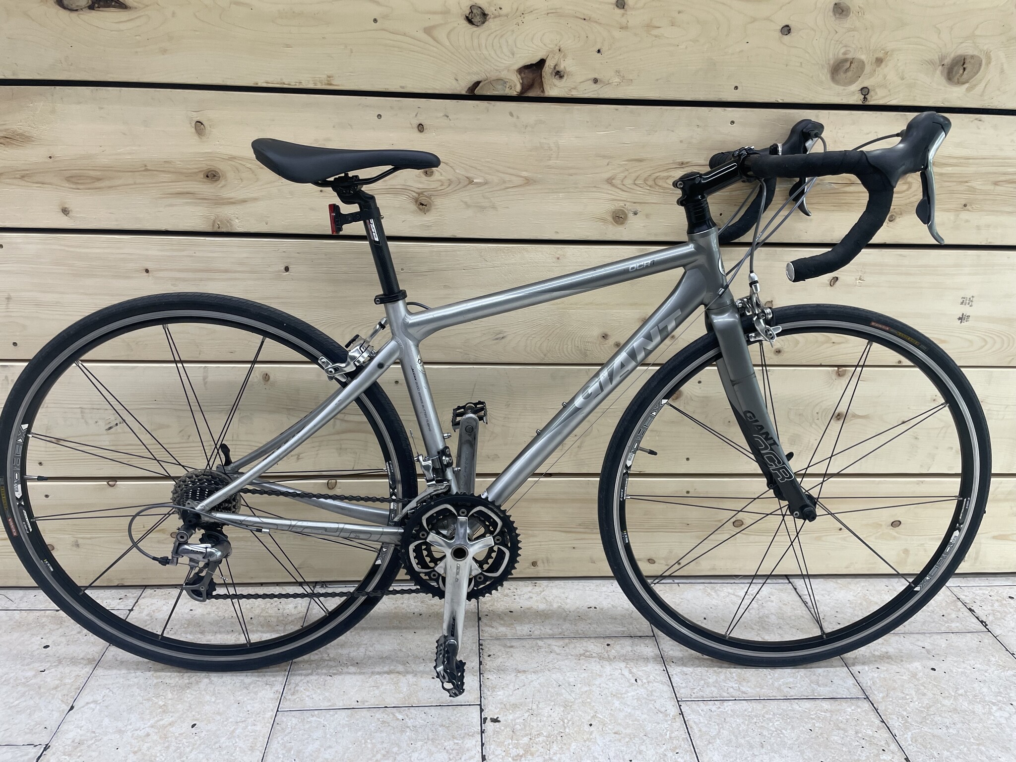 Velo de route usage Giant XS 12700 Velo urbain Inc
