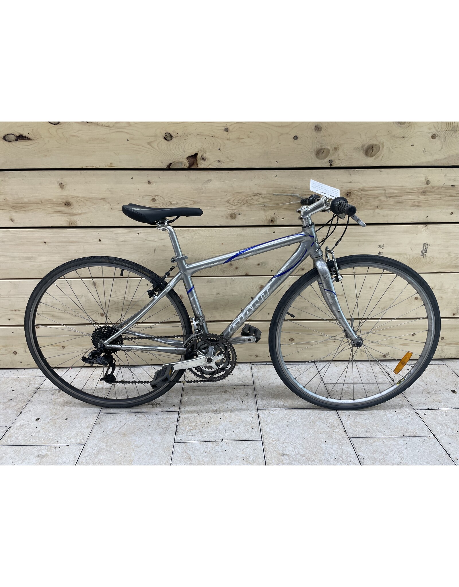 Velo hybride usage Giant 15 12745 Velo urbain Inc