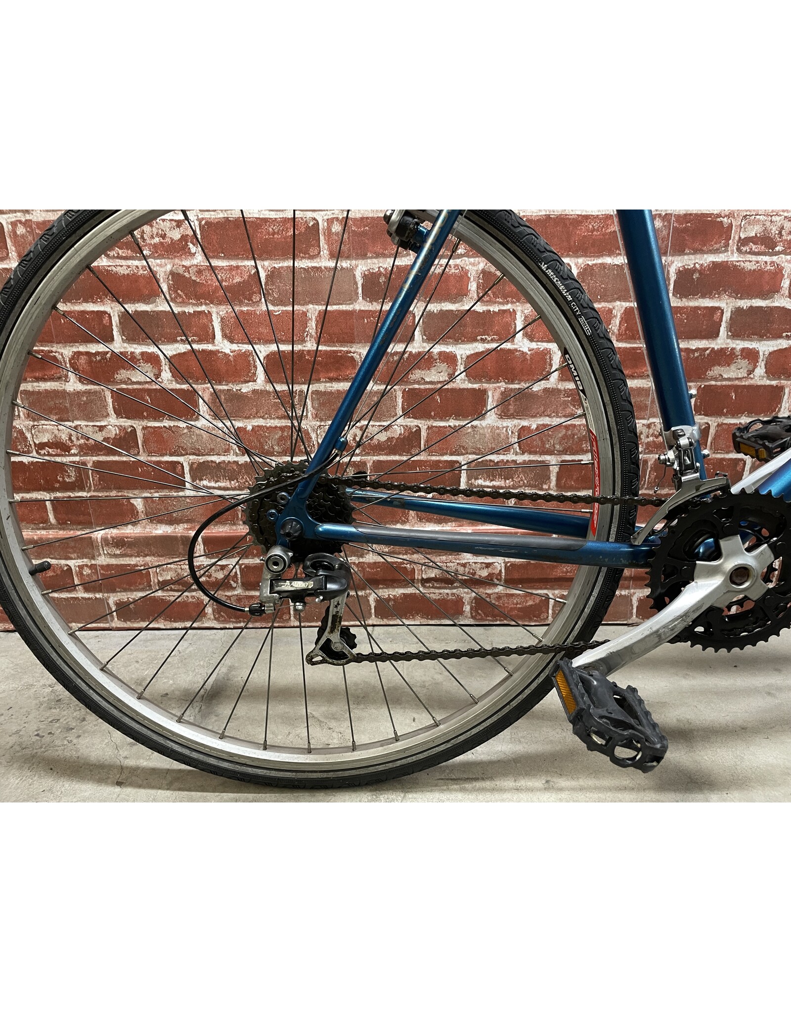 Vélo hybride usagé Poliquin 22'' - 12838