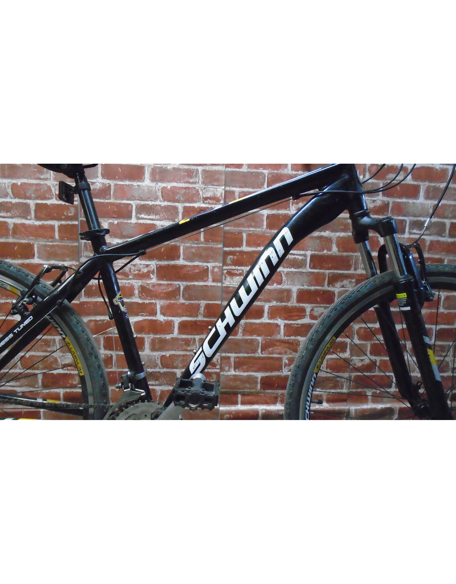 Vélo hybride usagé Schwinn 18" - 13595