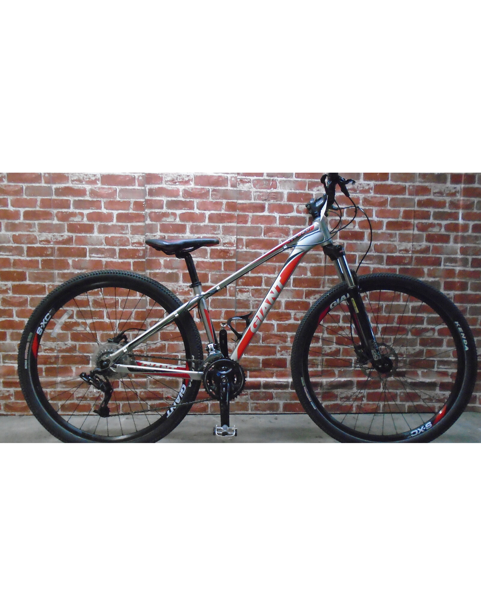 Vélo hybride usagé Giant 16" 13572