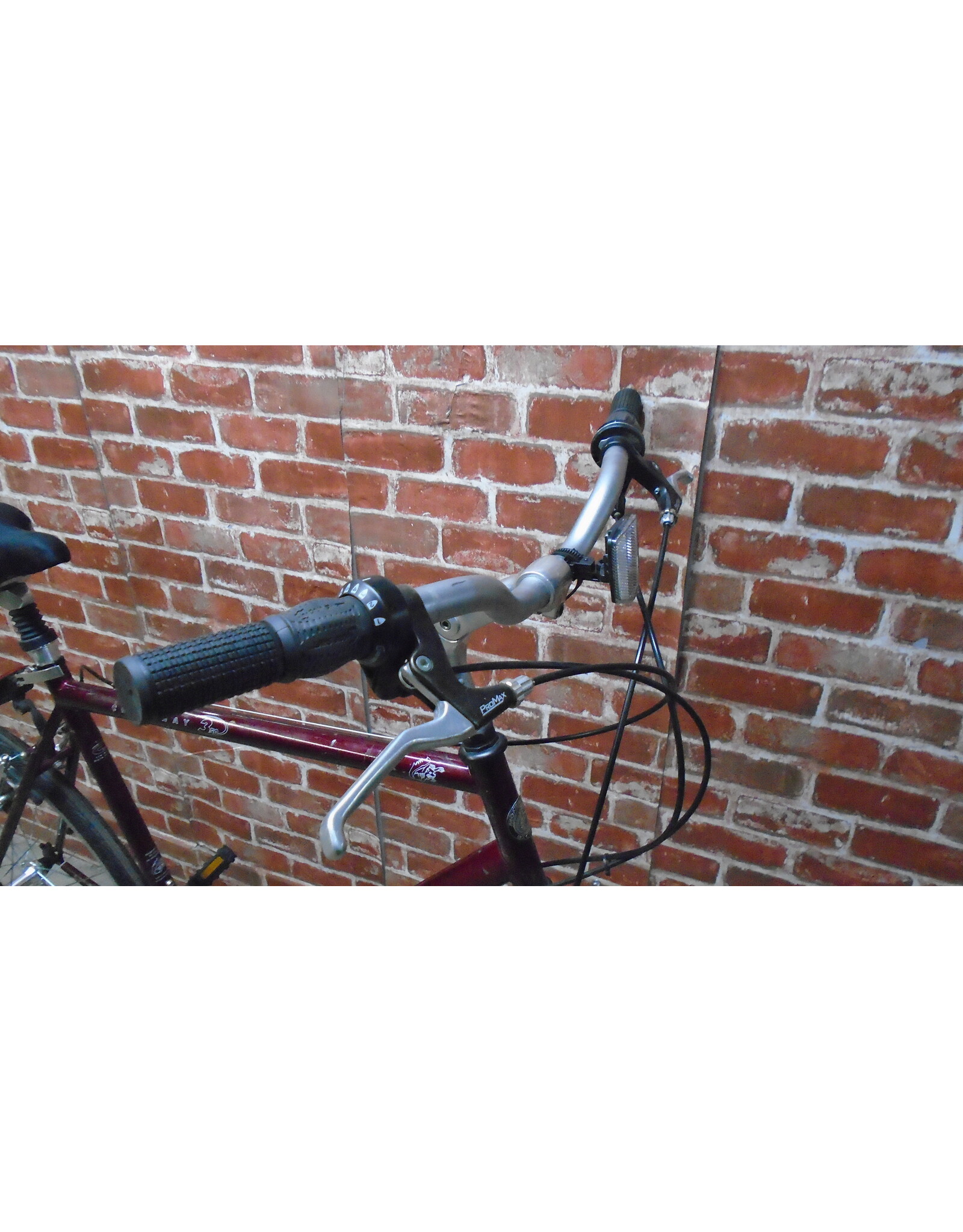 Vélo hybride usagé Mongoose 22.5" - 13835