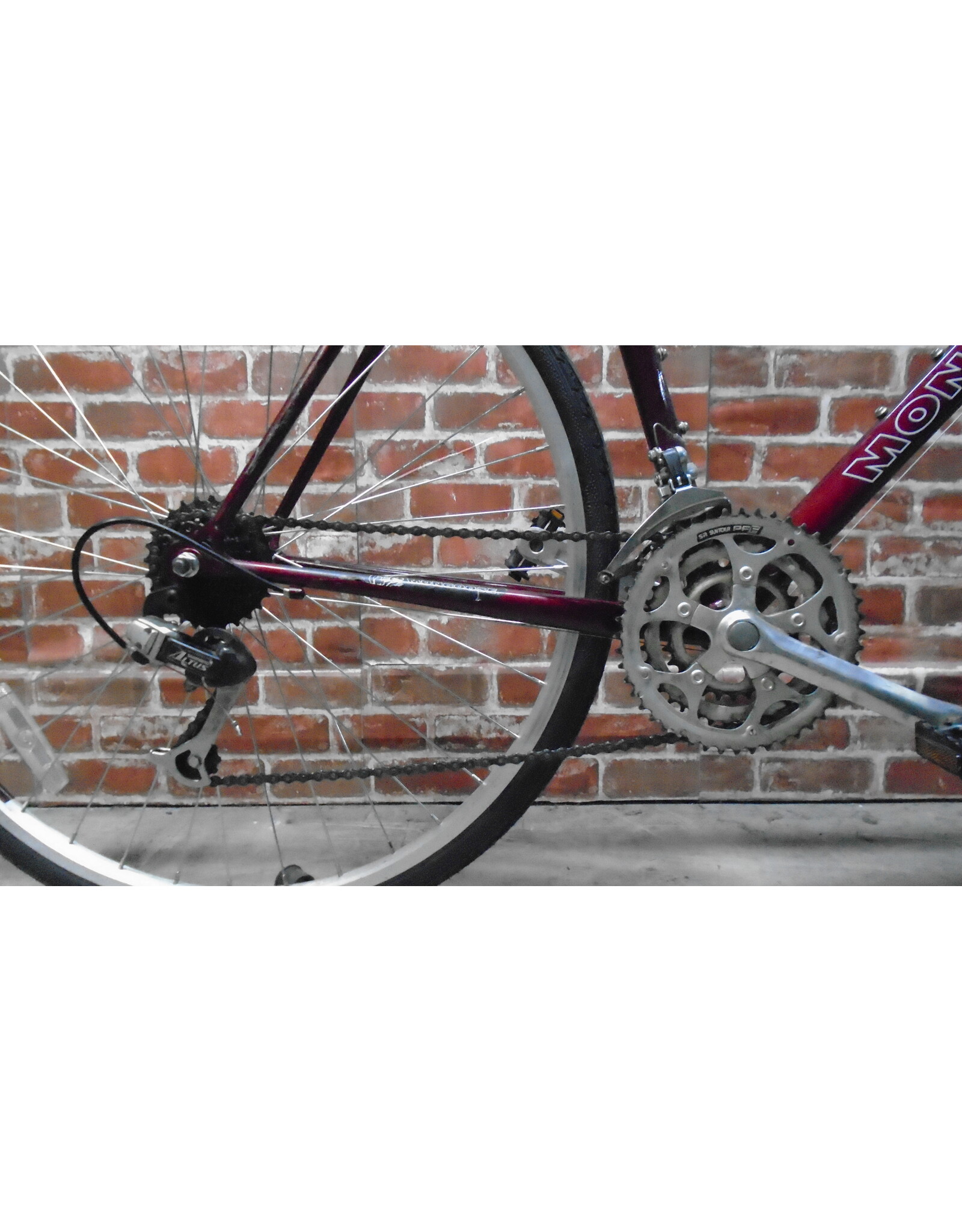 Vélo hybride usagé Mongoose 22.5" - 13835