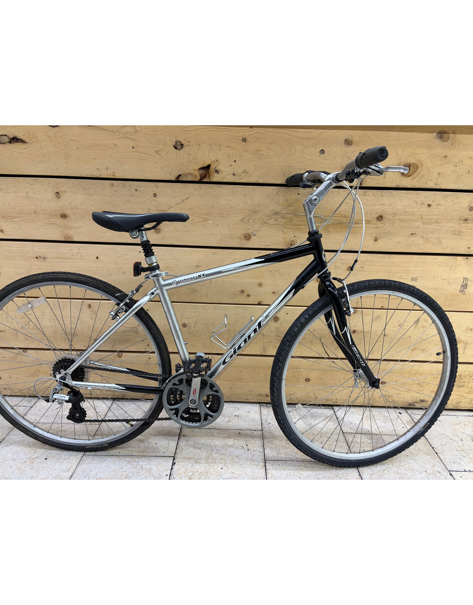 Vélo hybride usagé Giant 18'' - 13987