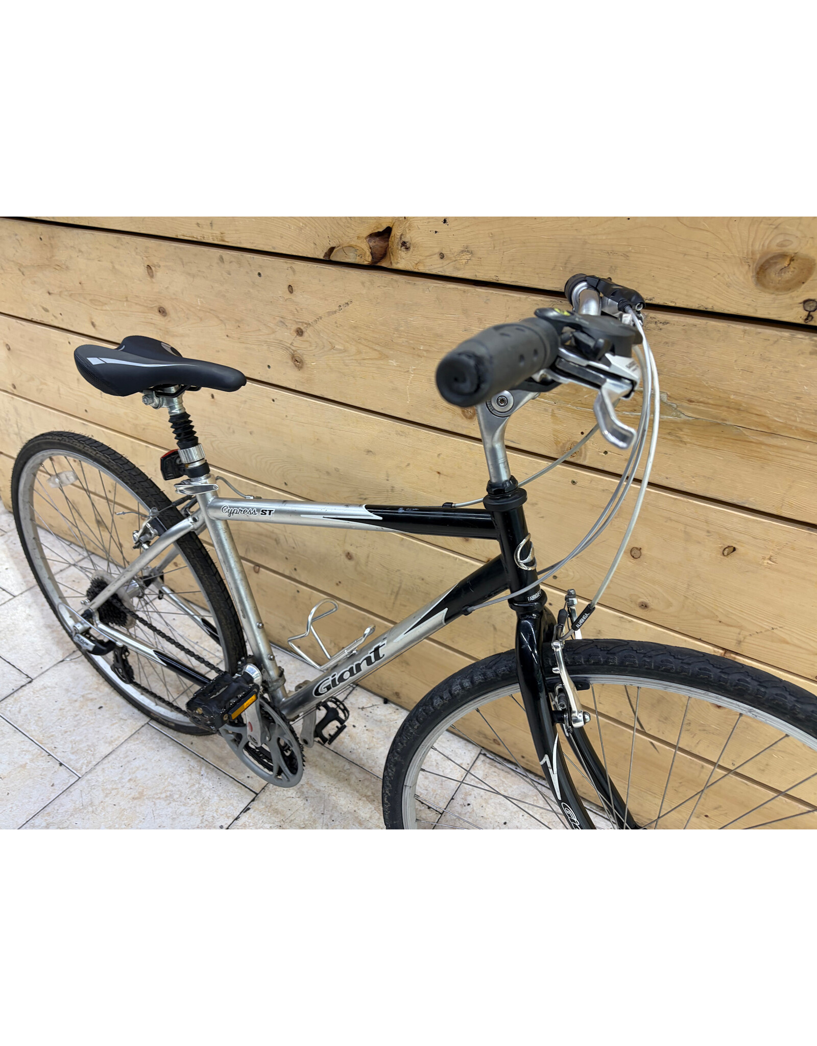 Vélo hybride usagé Giant 18'' - 13987