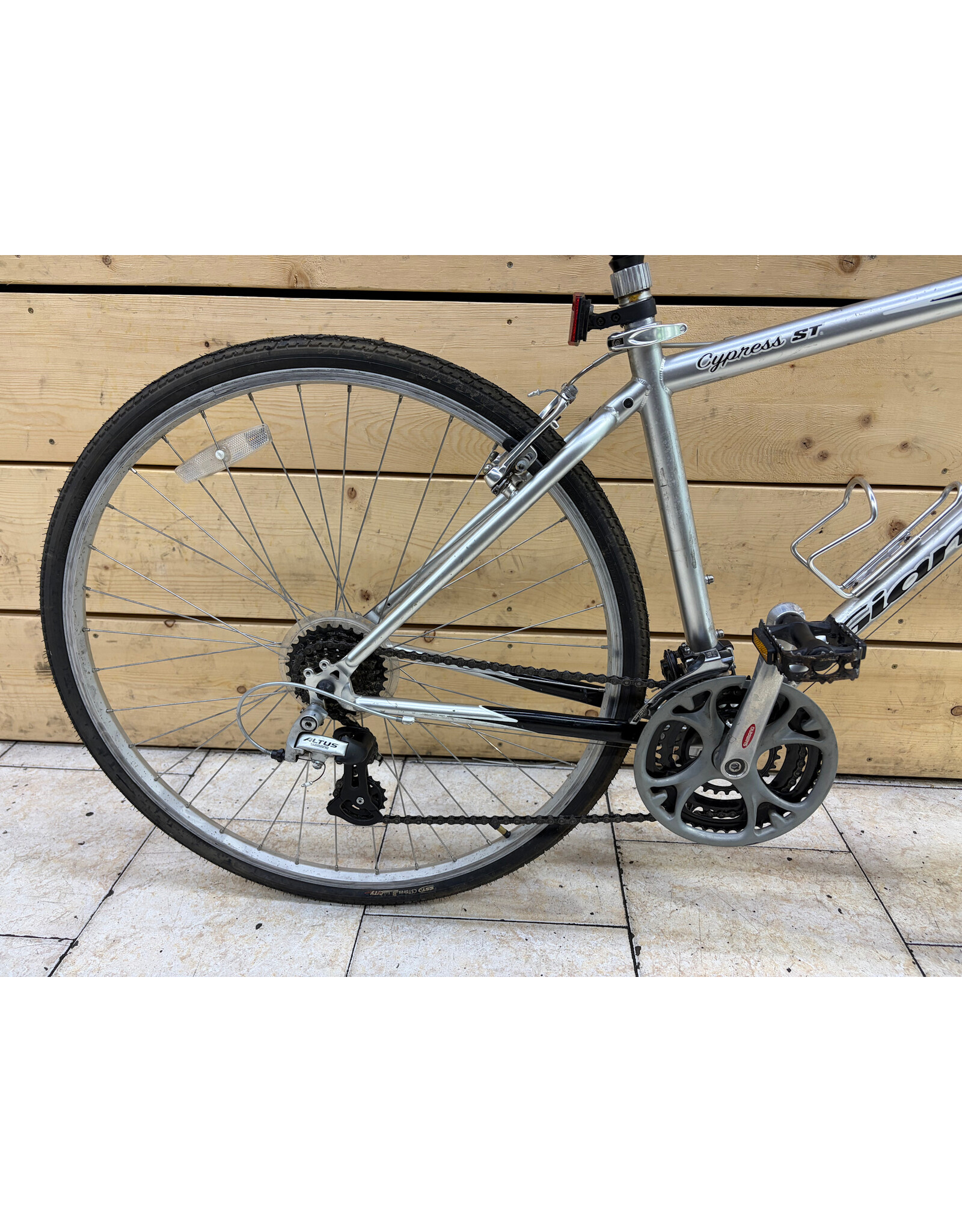 Vélo hybride usagé Giant 18'' - 13987
