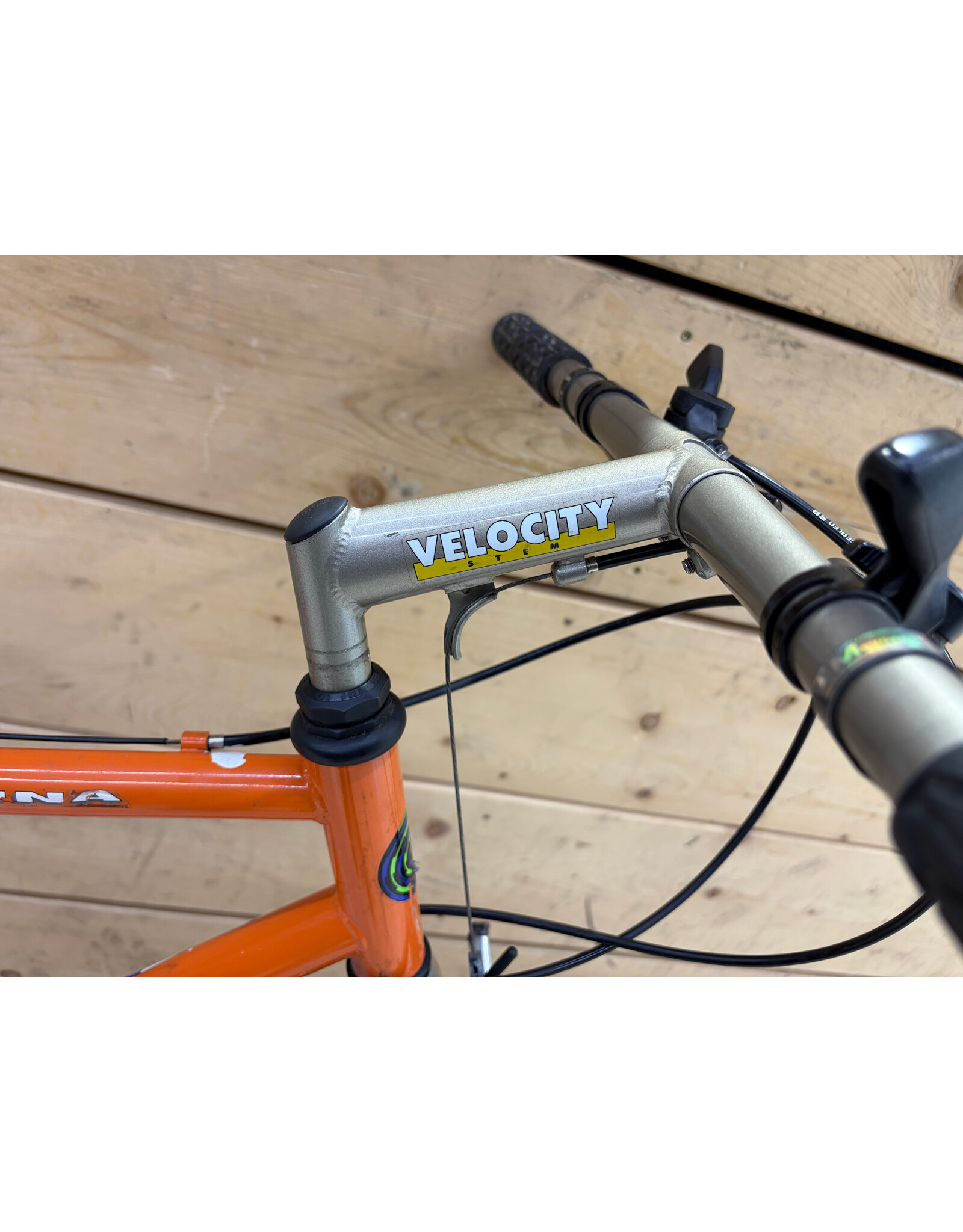 Vélo de montagne usagé  Kona 18'' - 14052