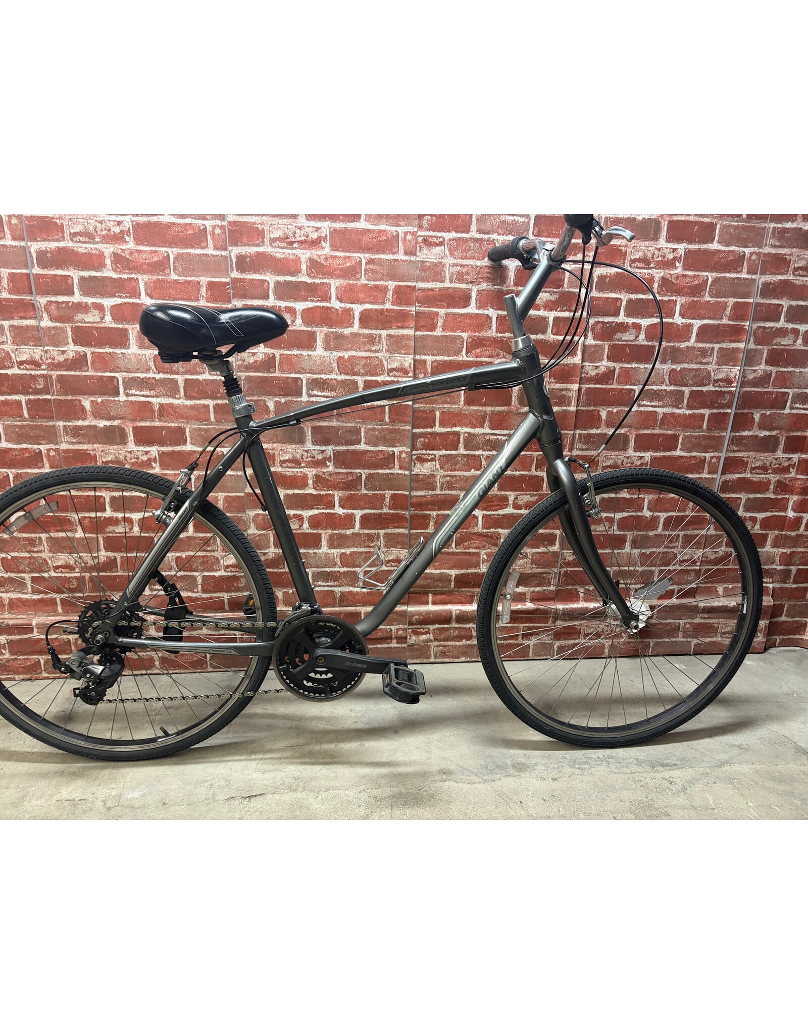 Vélo hybride usagé Giant 22'' - 14037