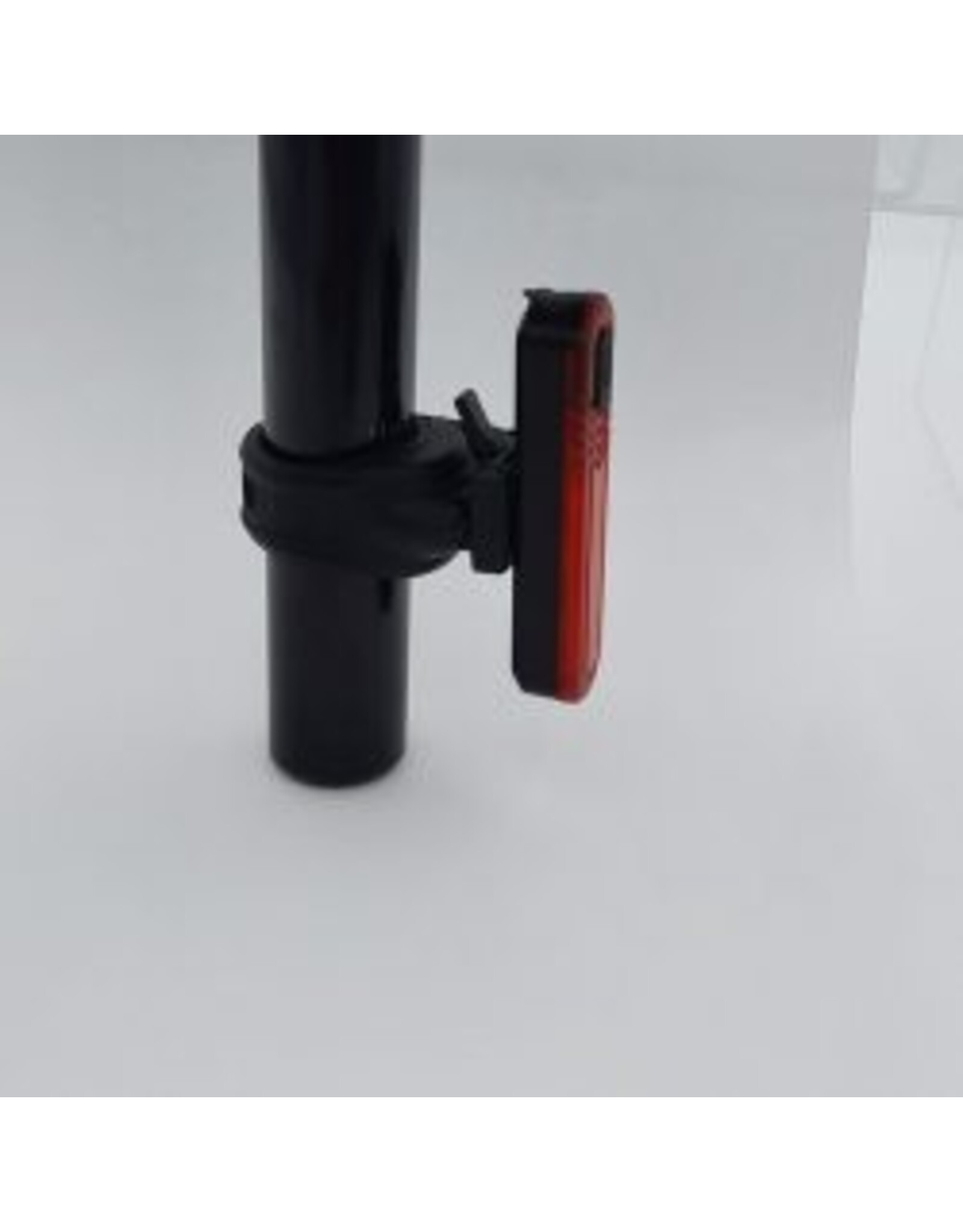 BBB Cycling Lumière arrière rouge 30 lumens avec 10 iodes USB rechargeable