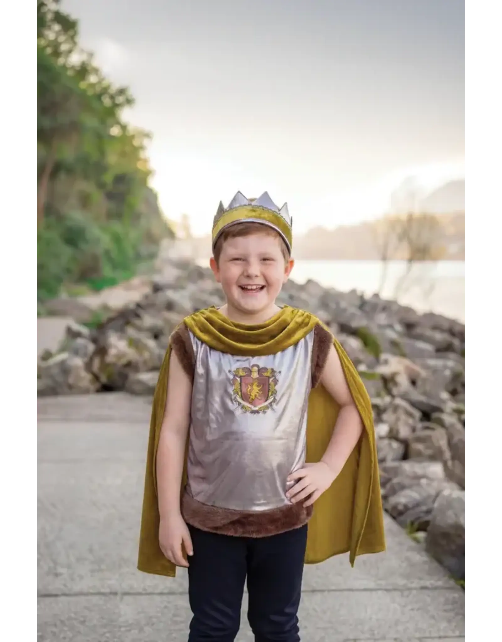 Great Pretenders Sir Wolfheart Tunic, Cape, and Crown 9/10