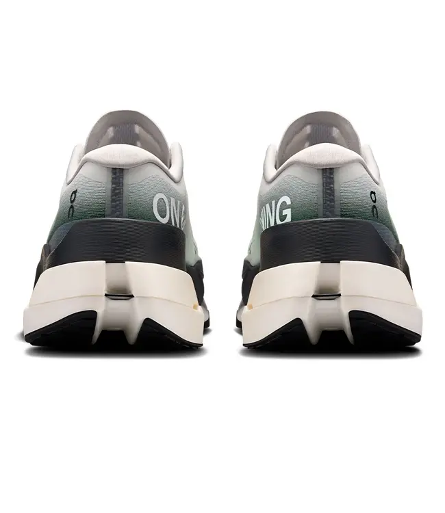 ON Running Cloudboom Max