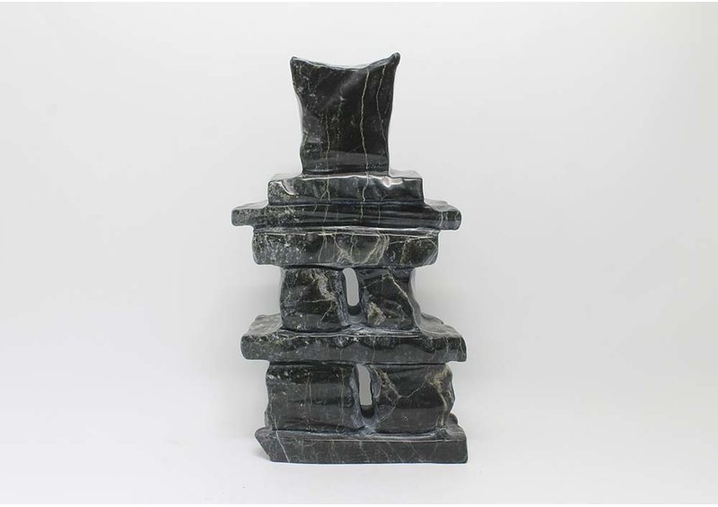 8087 Inuksuk by Arnaitok Ipeelie