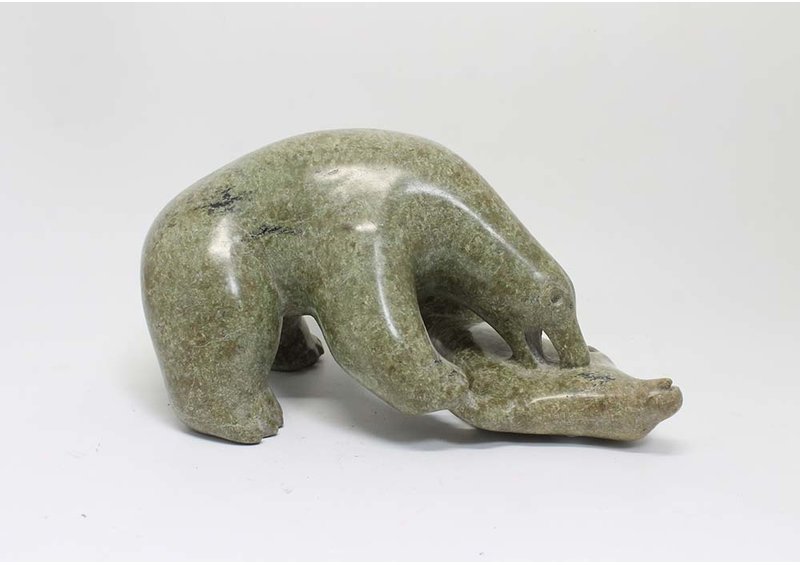 11309 Bear eatting seal by Georgie Pitsiulak