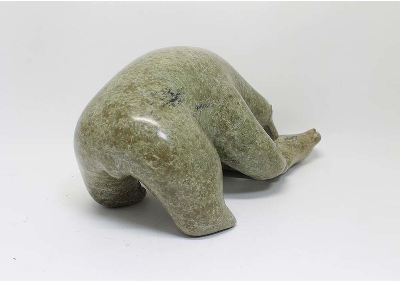 11309 Bear eatting seal by Georgie Pitsiulak