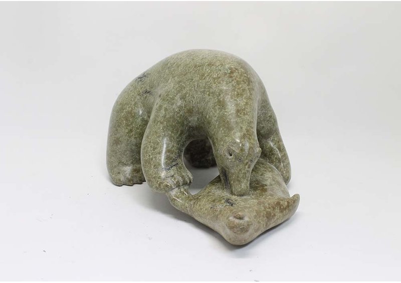 11309 Bear eatting seal by Georgie Pitsiulak