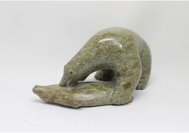 11309 Bear eatting seal by Georgie Pitsiulak