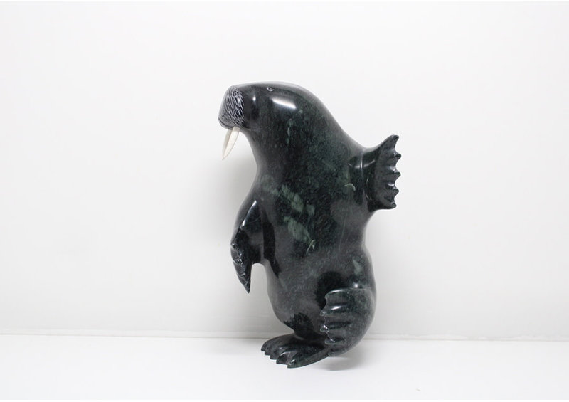 23979 Dancing walrus by Pudlalik Shaa