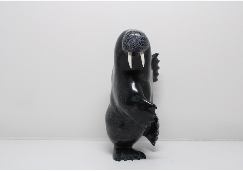 23979 Dancing walrus by Pudlalik Shaa