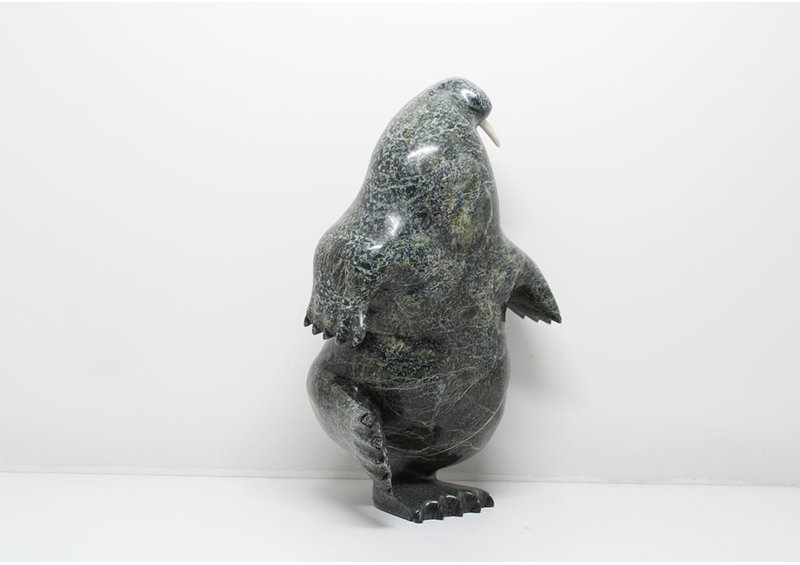 24145 Dancing walrus by Pudlalik Shaa