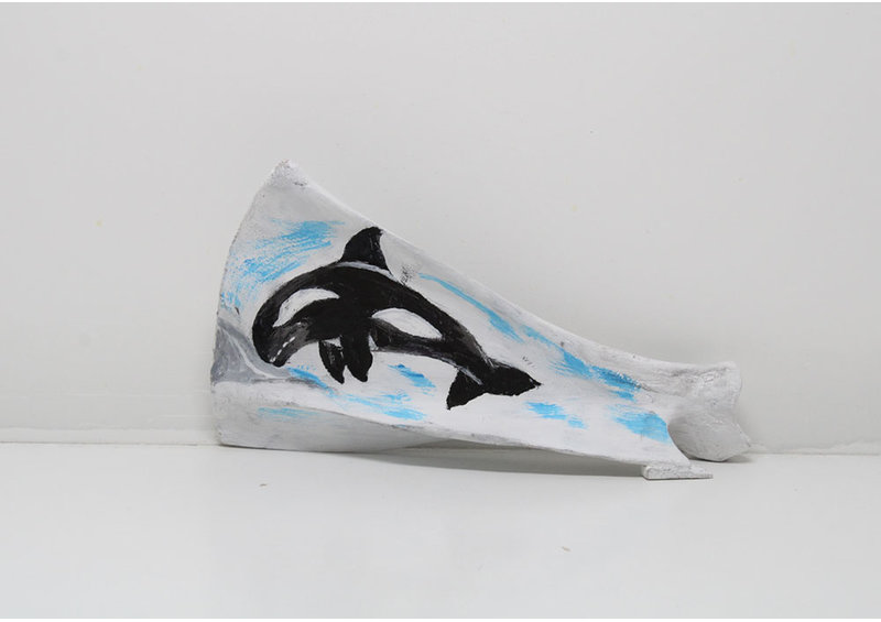 24189 Painted shoulder blade by Iziasie Kopalie