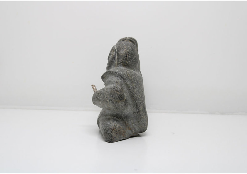 24283 Mother combing child by Thomas Akilak