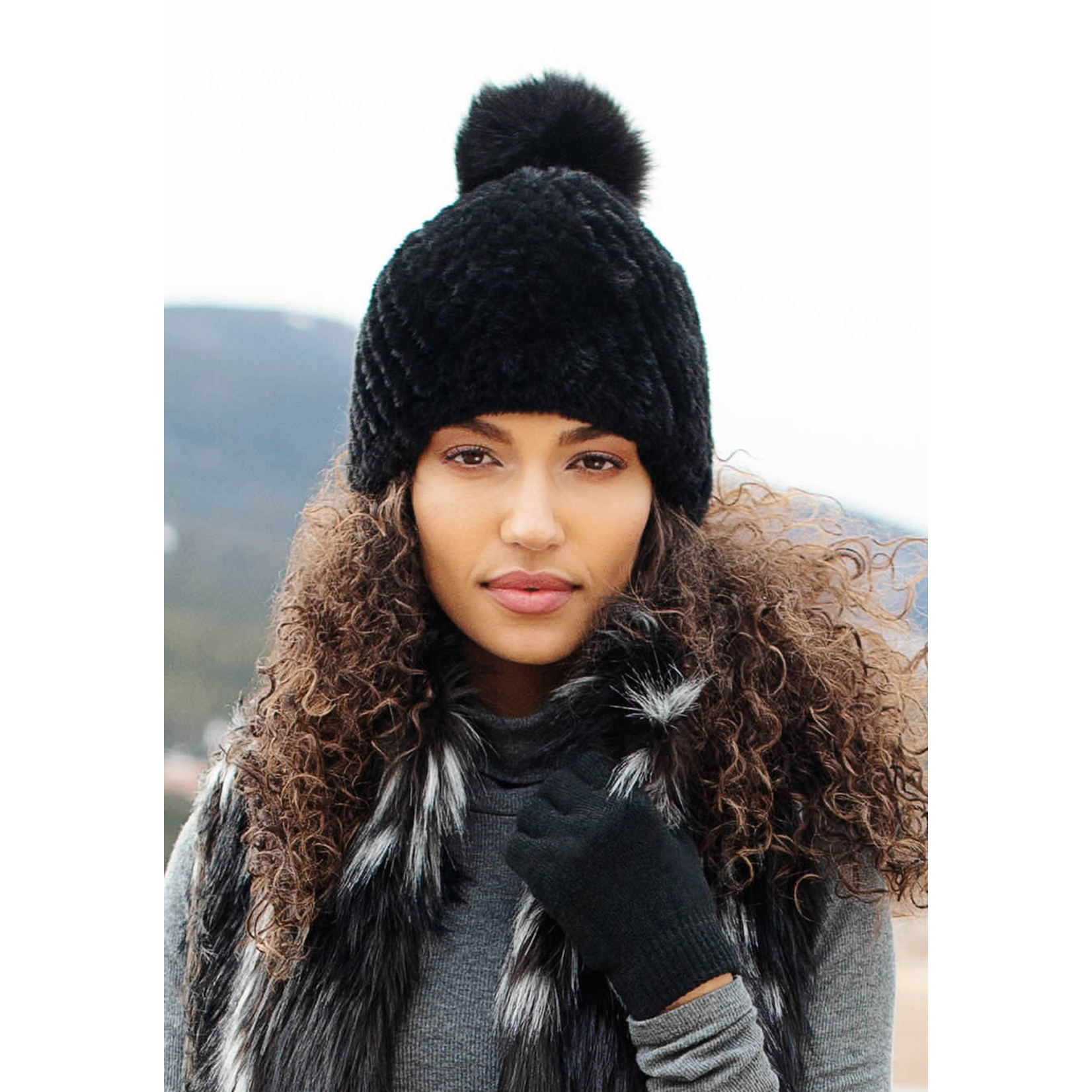 Hat/Knitted w/FauxFurPom