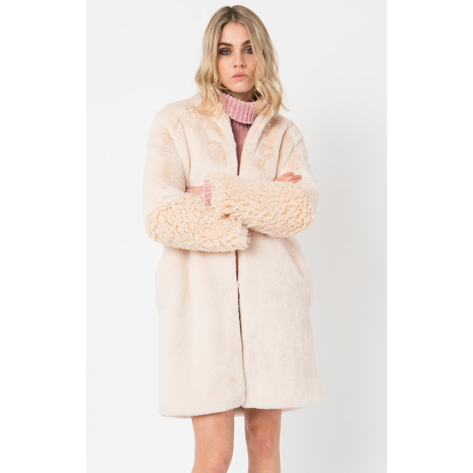 Pia Rossini Grace Coat FauxFurRndNkCurlyFurSleeve