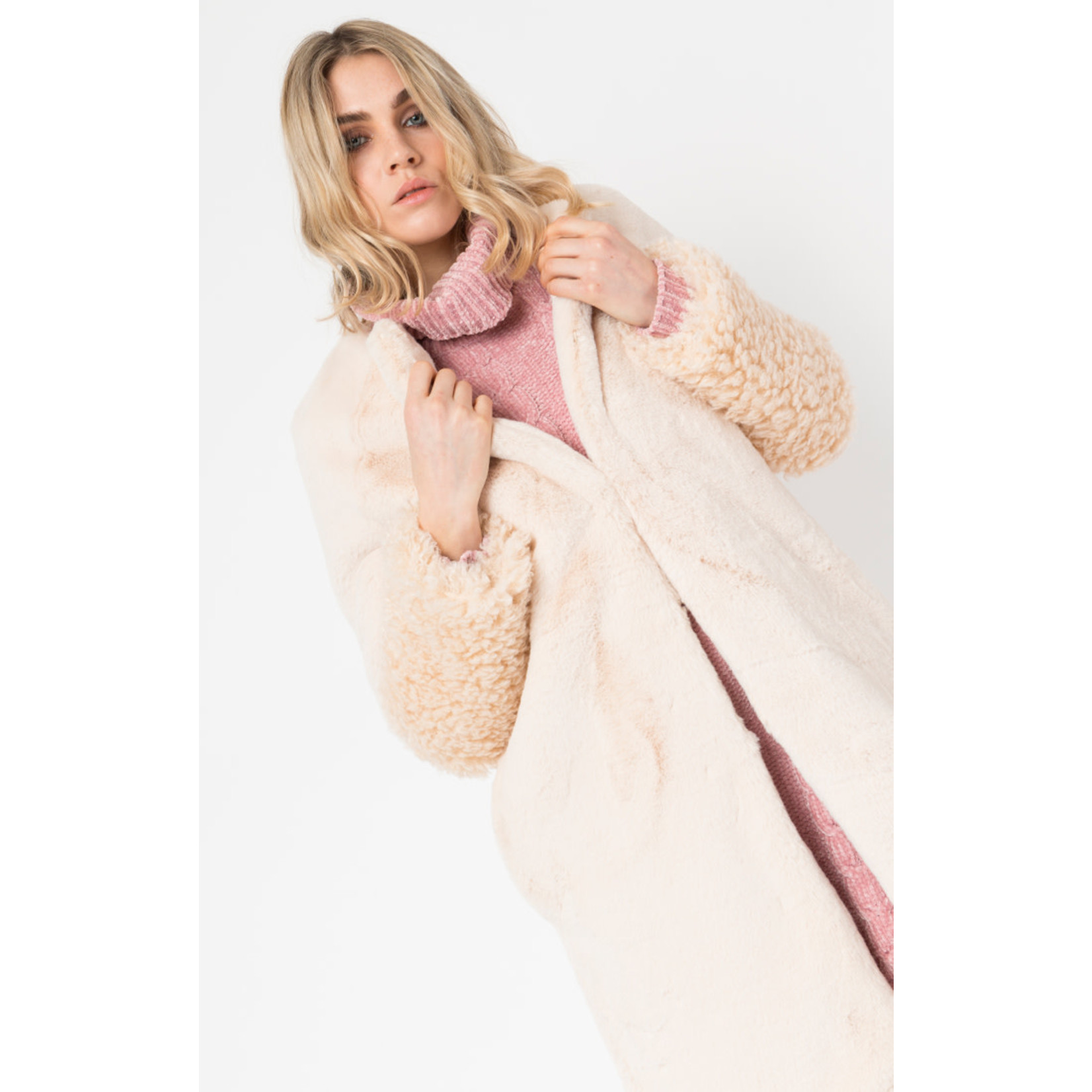 Pia Rossini Grace Coat FauxFurRndNkCurlyFurSleeve