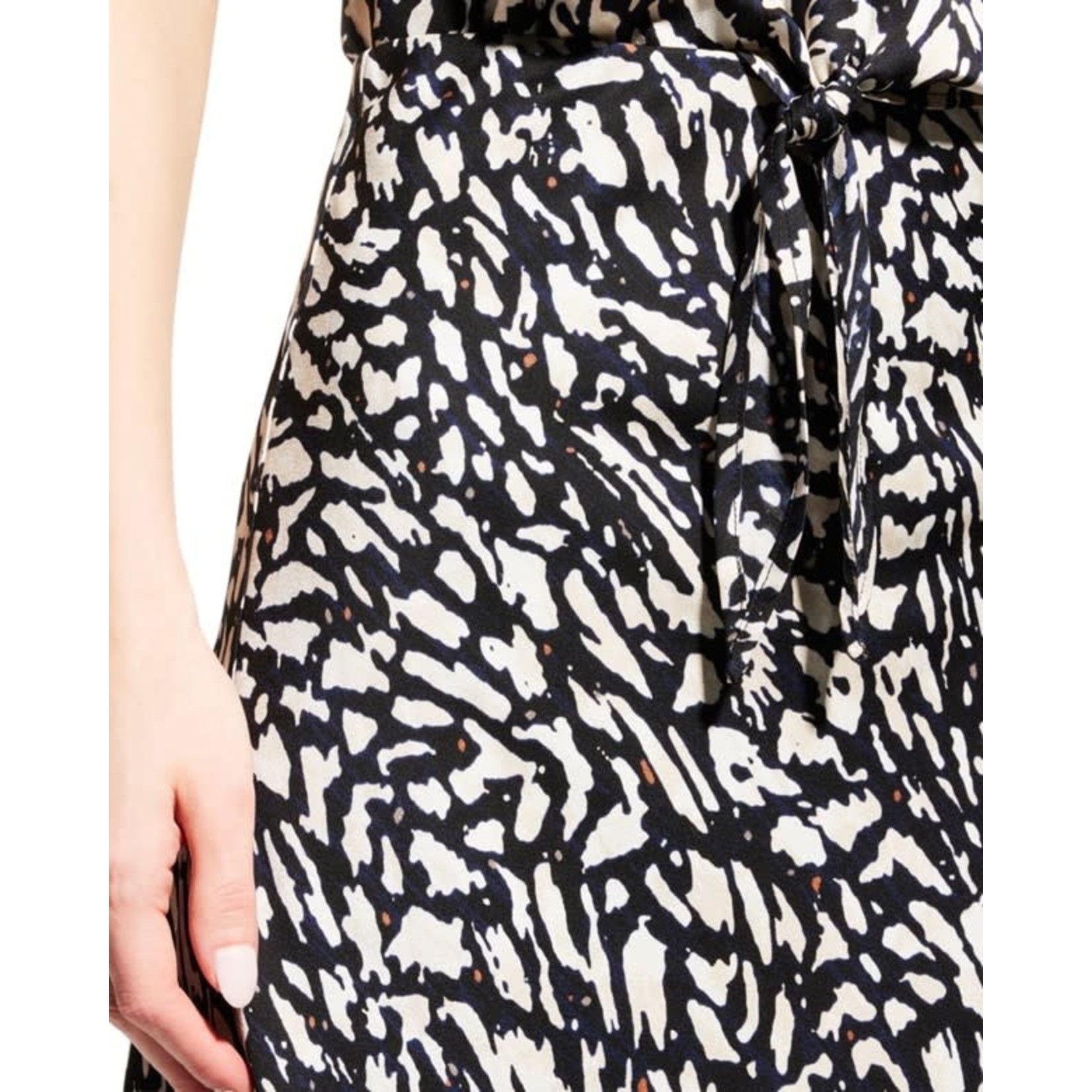 Textured Night Skirt in Black Multi