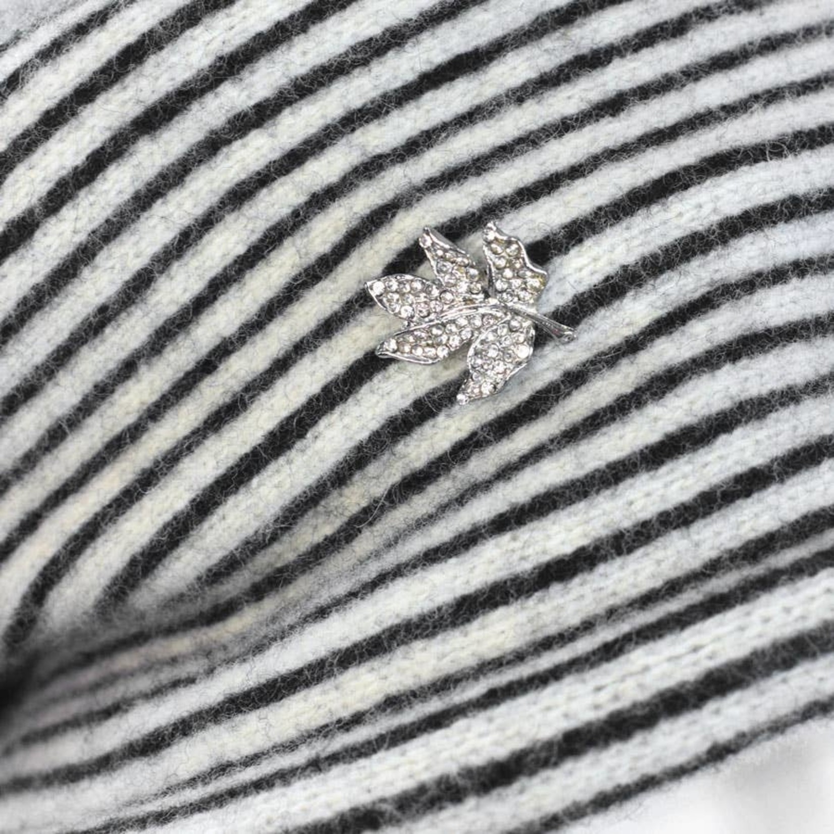 Esposito Wool Angora Striped Roll Brim Hat in Wht/Blk