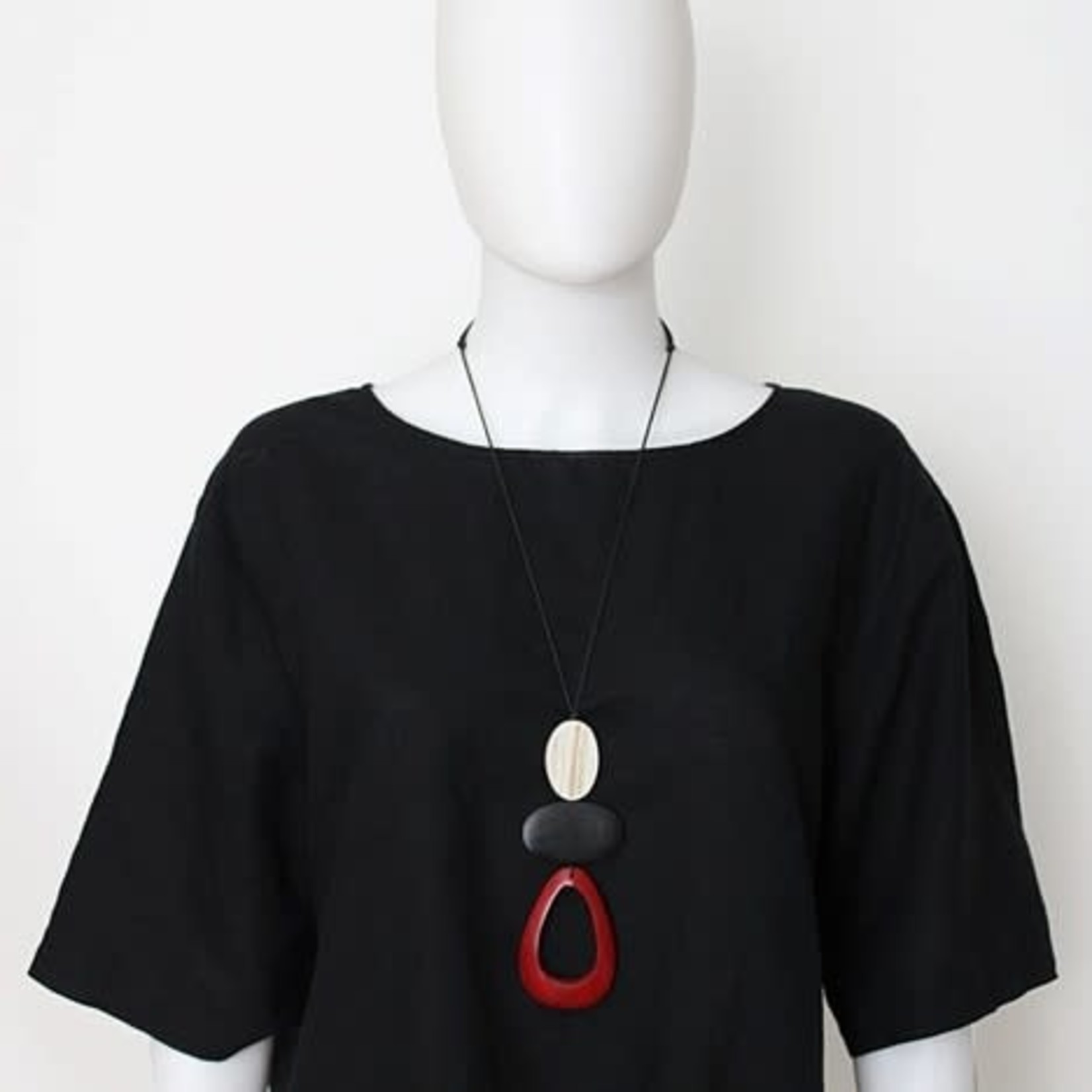Red Calia Pendant Necklace