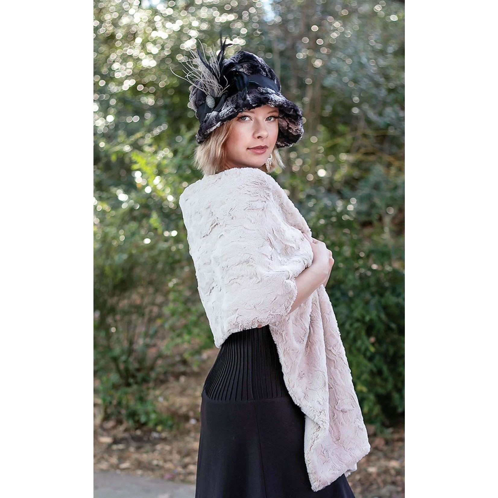 Pandemonium Faux Fur Stole in Ivory