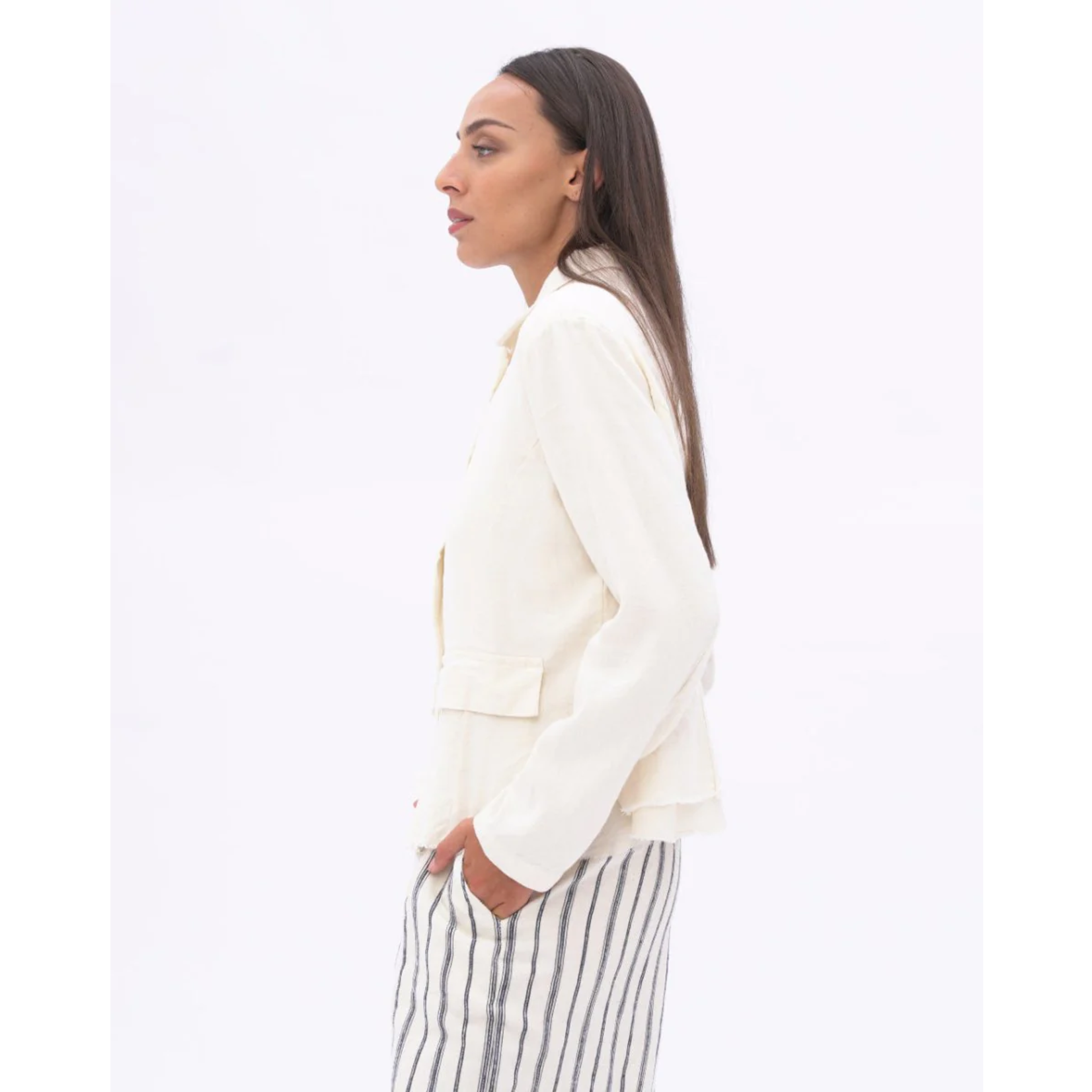 Baci Cotton Linen Blend Raw Edge Layered Jkt in Natural