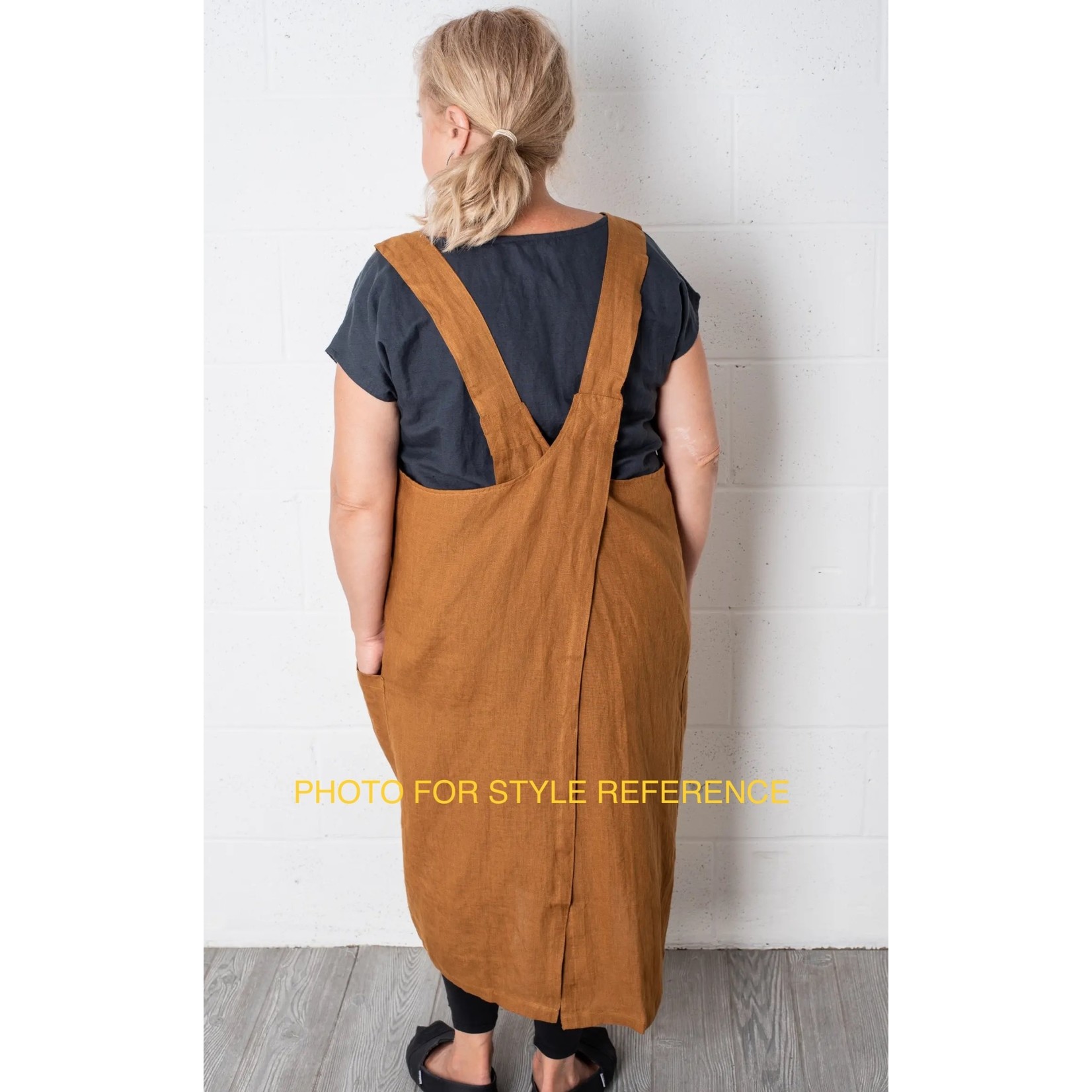 Vikolino Linen Pinafore (Japanese Apron) in Raspberry