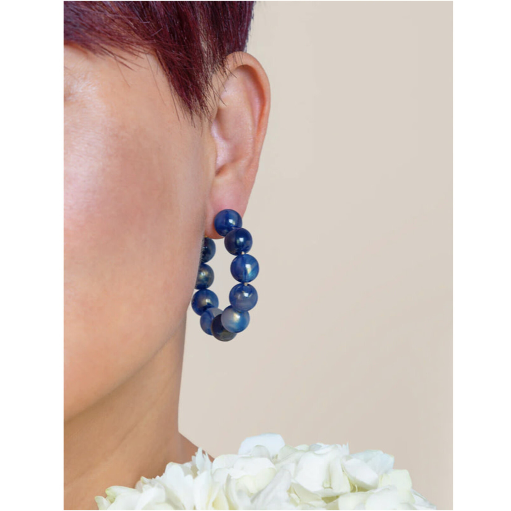 Zenzii Iridescent Beaded Hoop 1”D Earrings in Navy