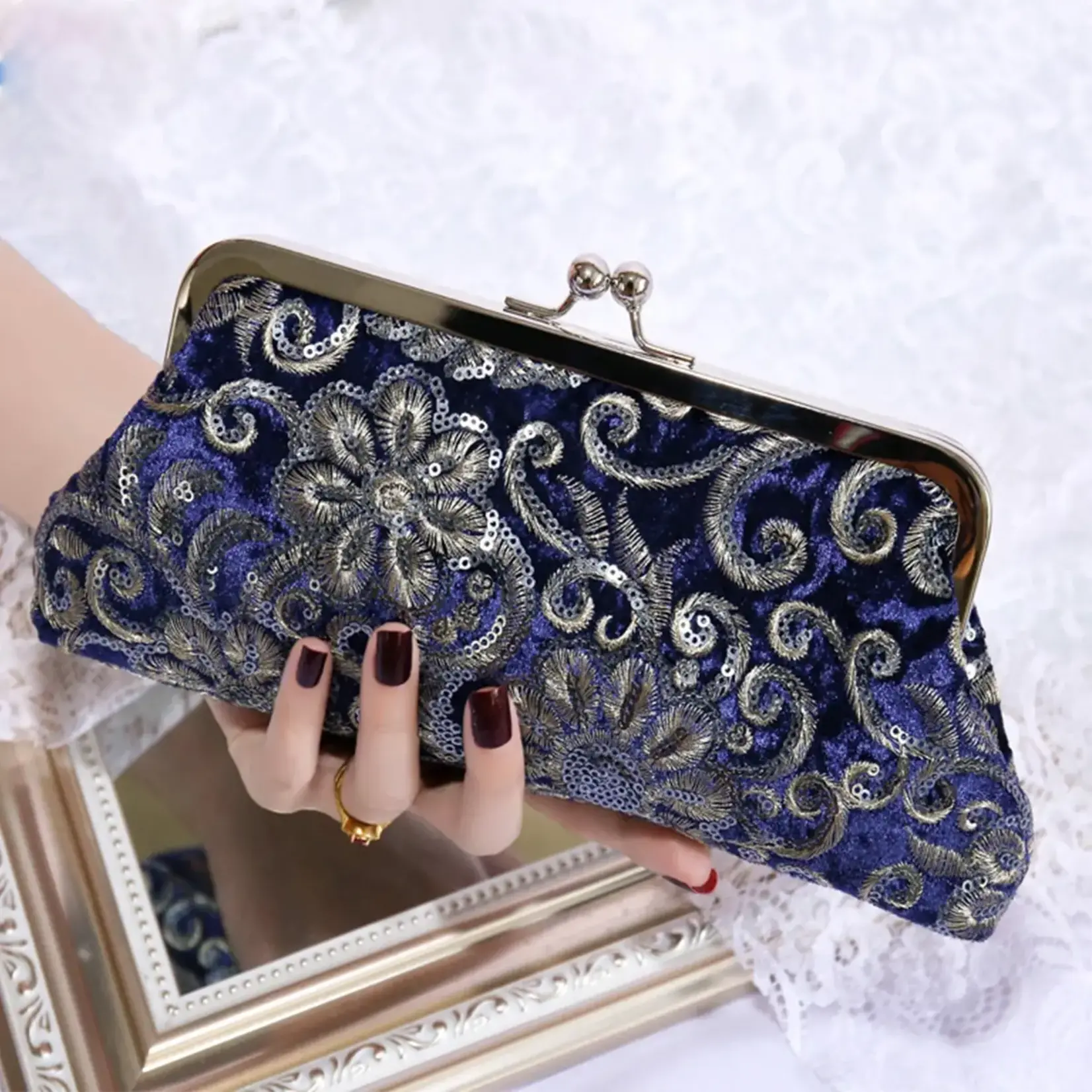 Retro Embroidered Beaded Evening Bag in Wine