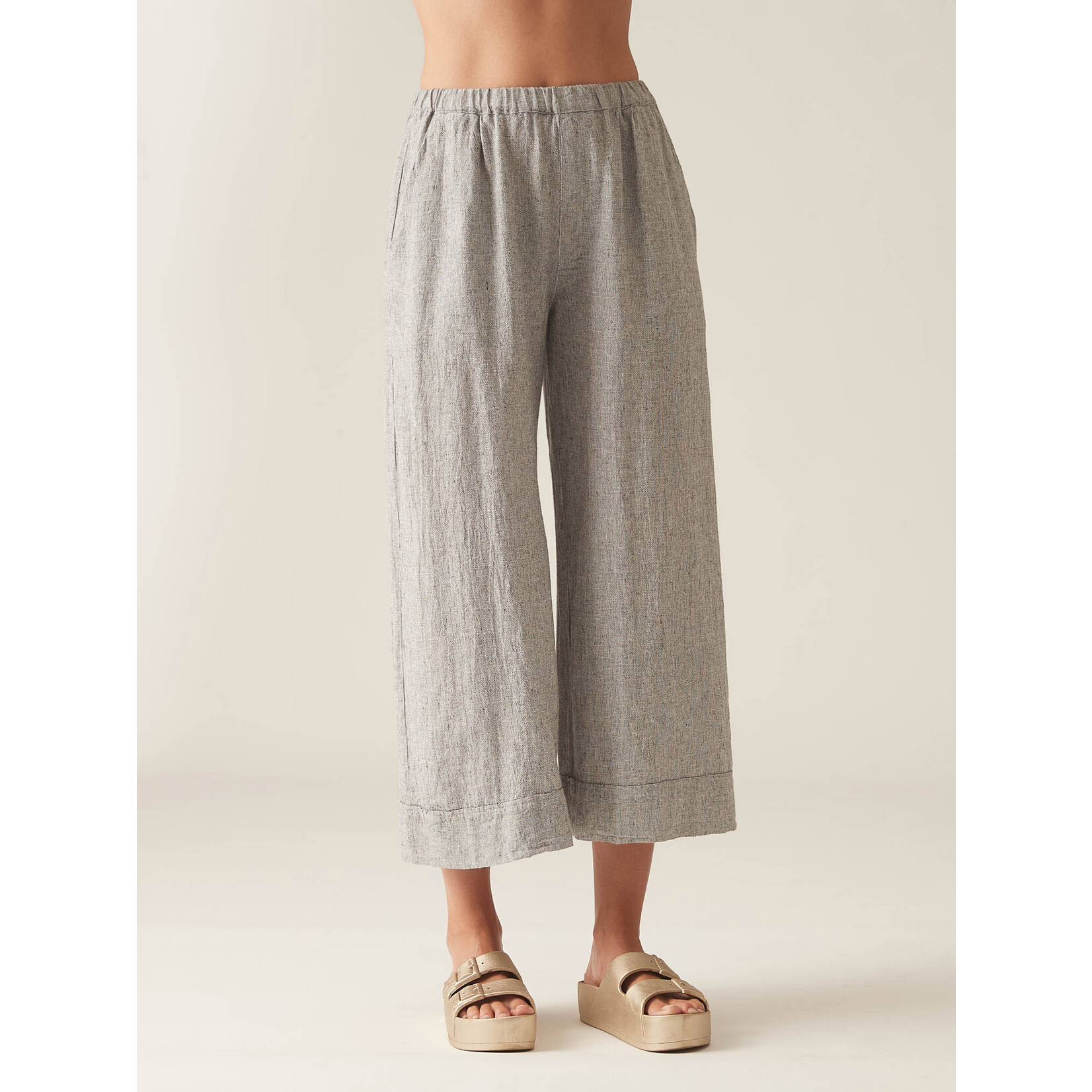 Wide Leg Crop Pant in Gray and White Check
