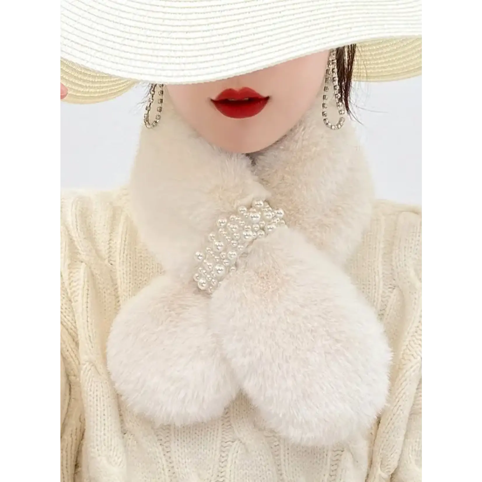Faux Fur w/Pearl Pull thru in Cream