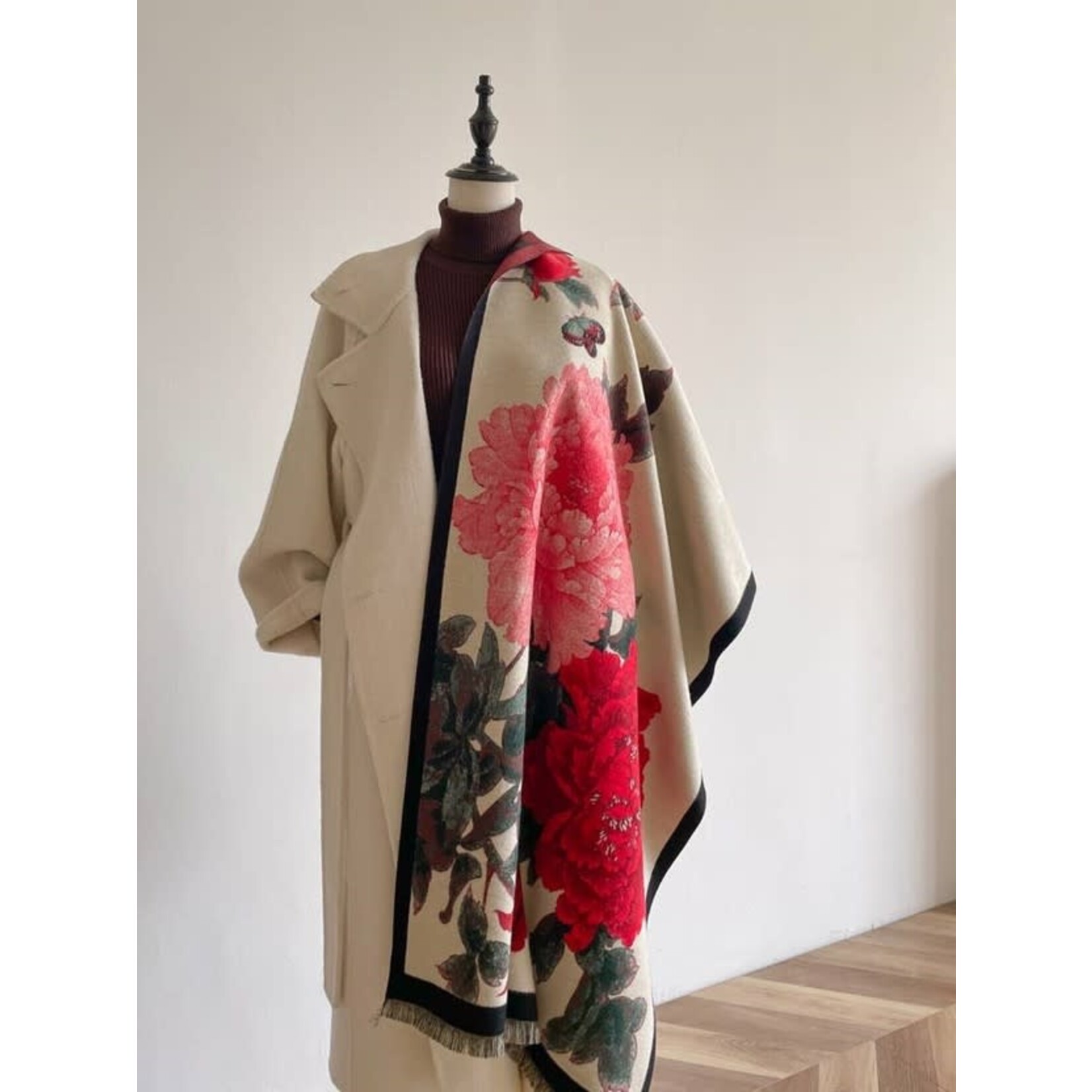 Winding River Red / Black Floral Burst Reversible Wrap