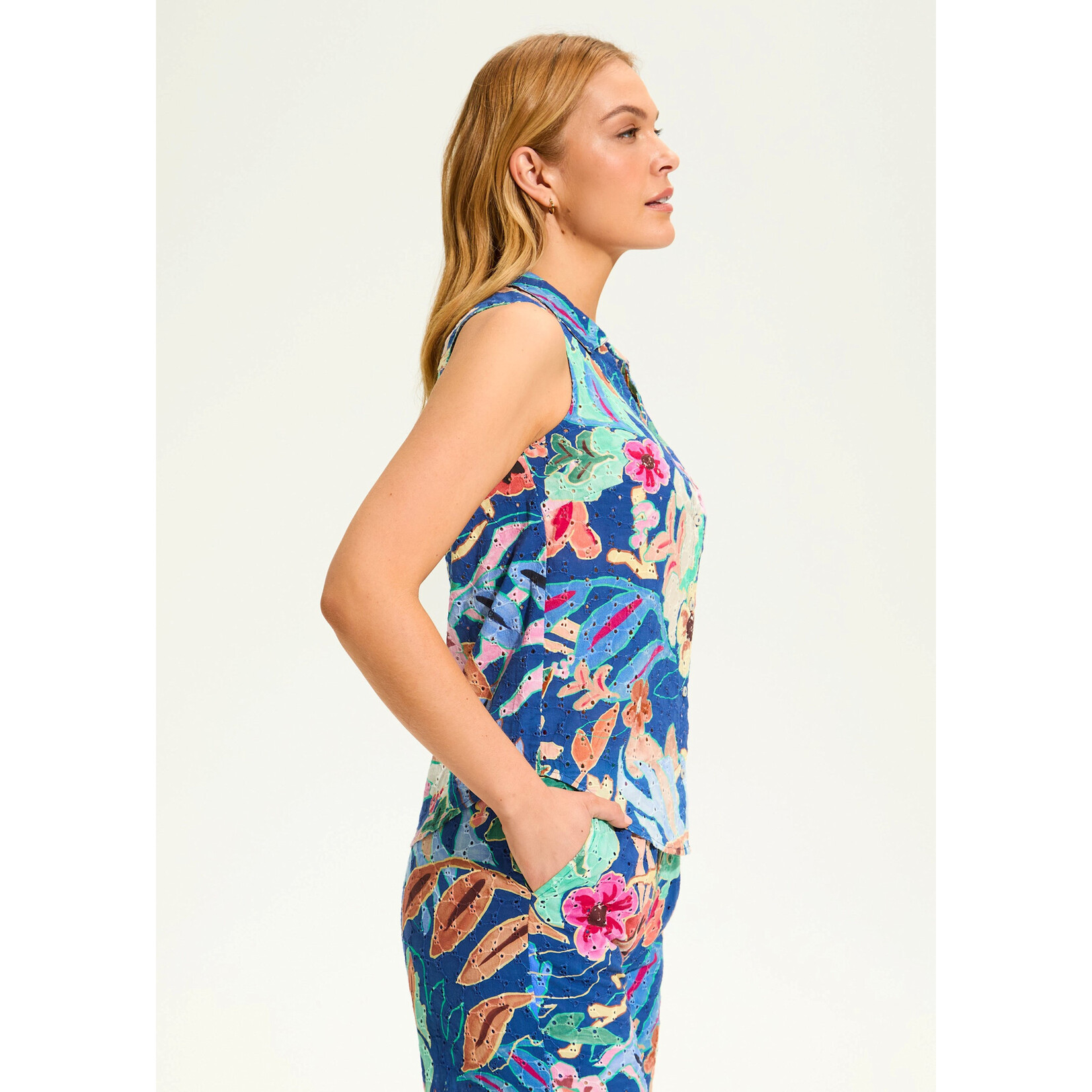 FDJ Printed Eyelet Sleeveless Top in Pop Camo Floral