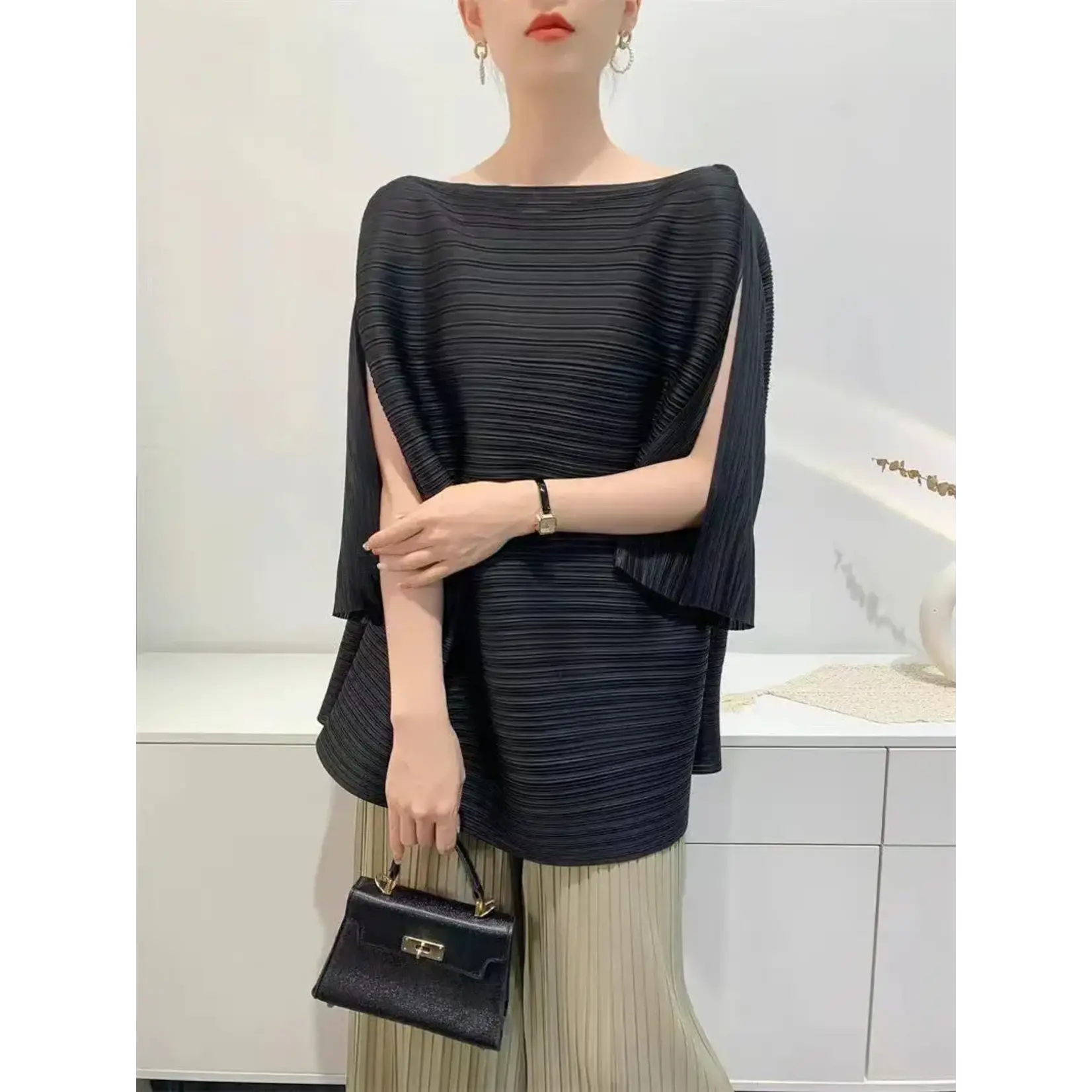 Split Sleeve Crinkle Top in Black OS