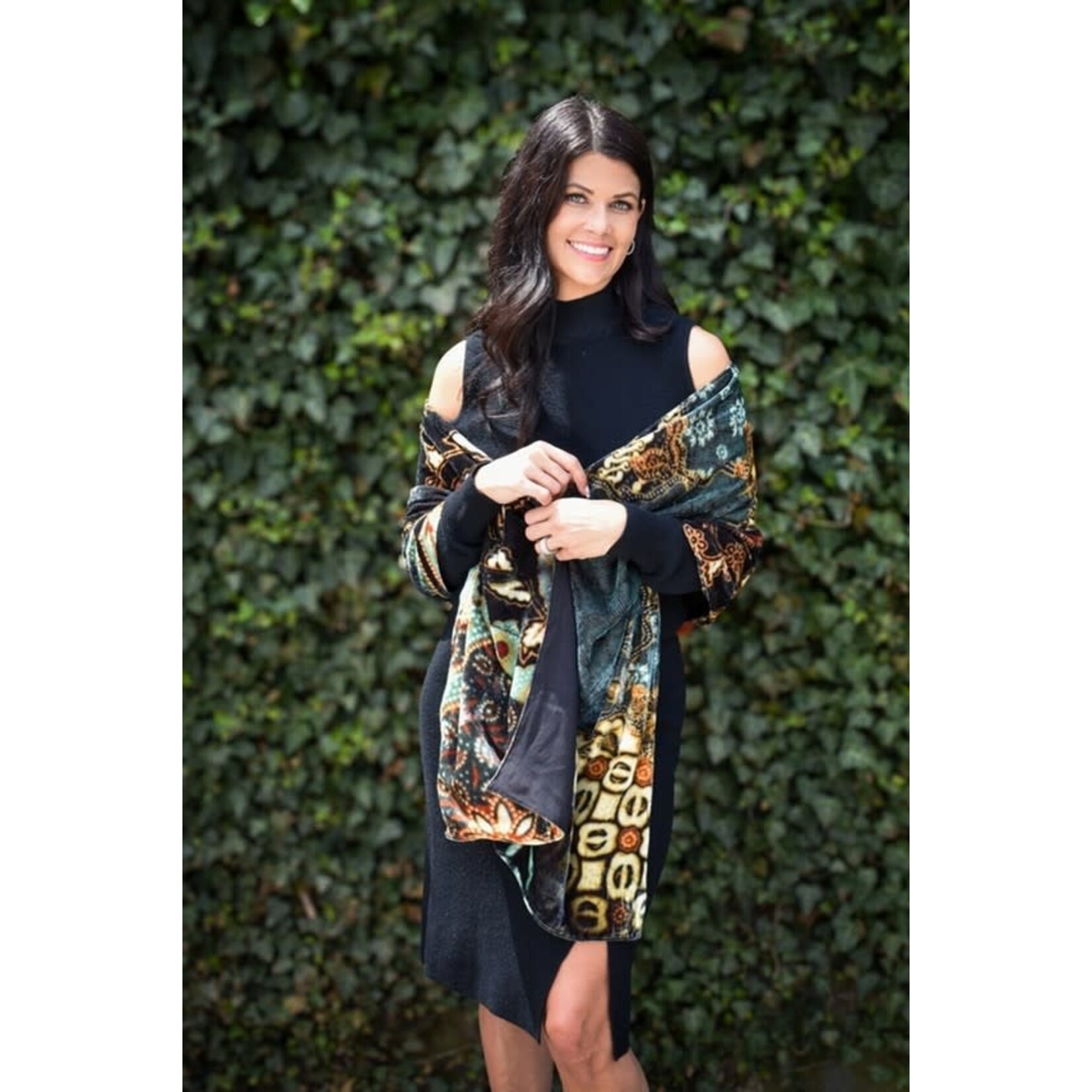 Velveteen Printed Shawl in Black