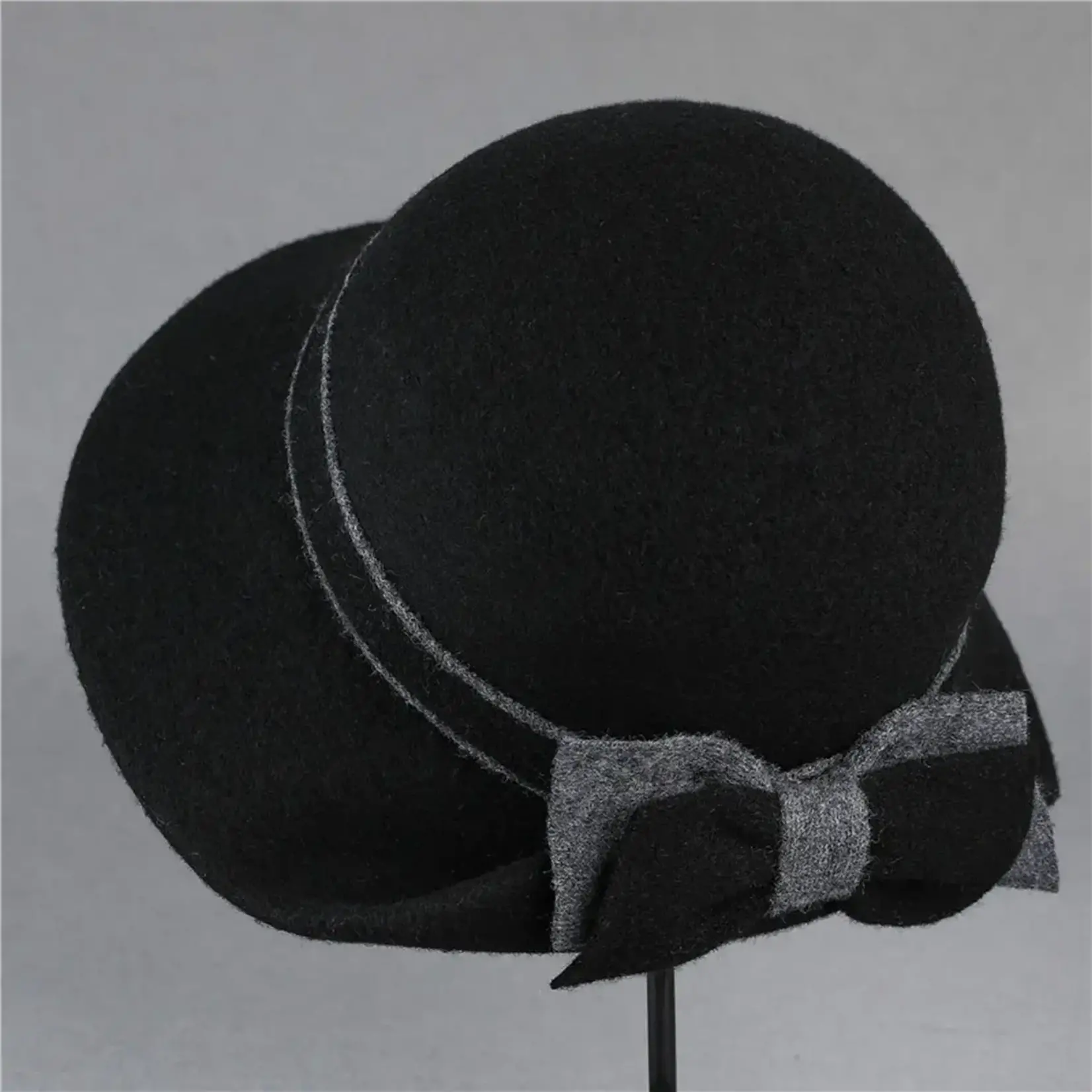 Black 100% Wool Back Upturn w/Bow in Grey