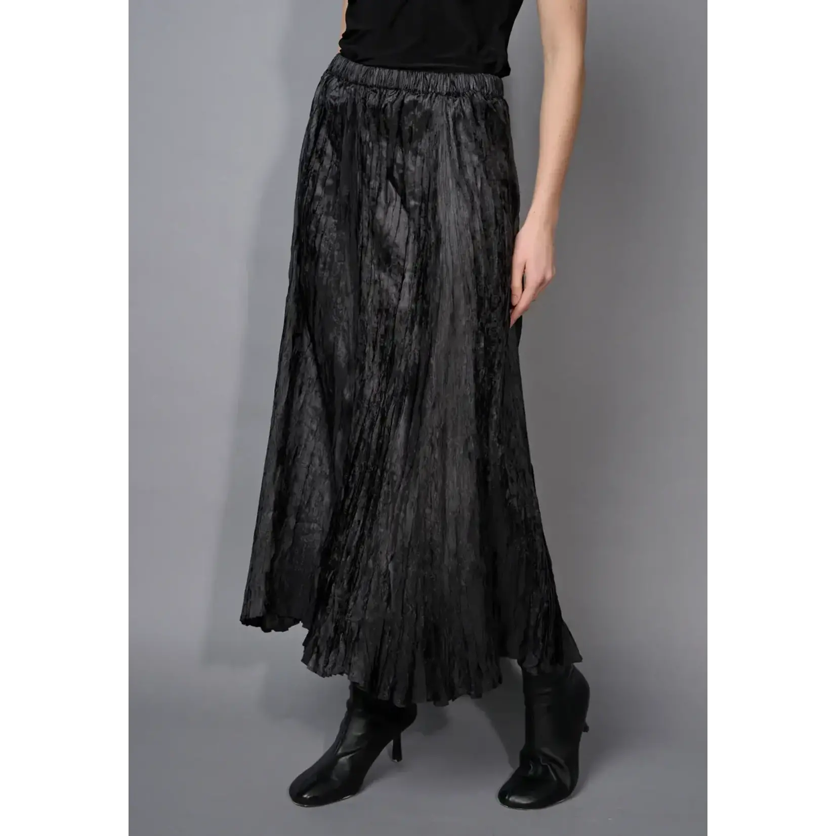 Crinkled Long Skirt in Black