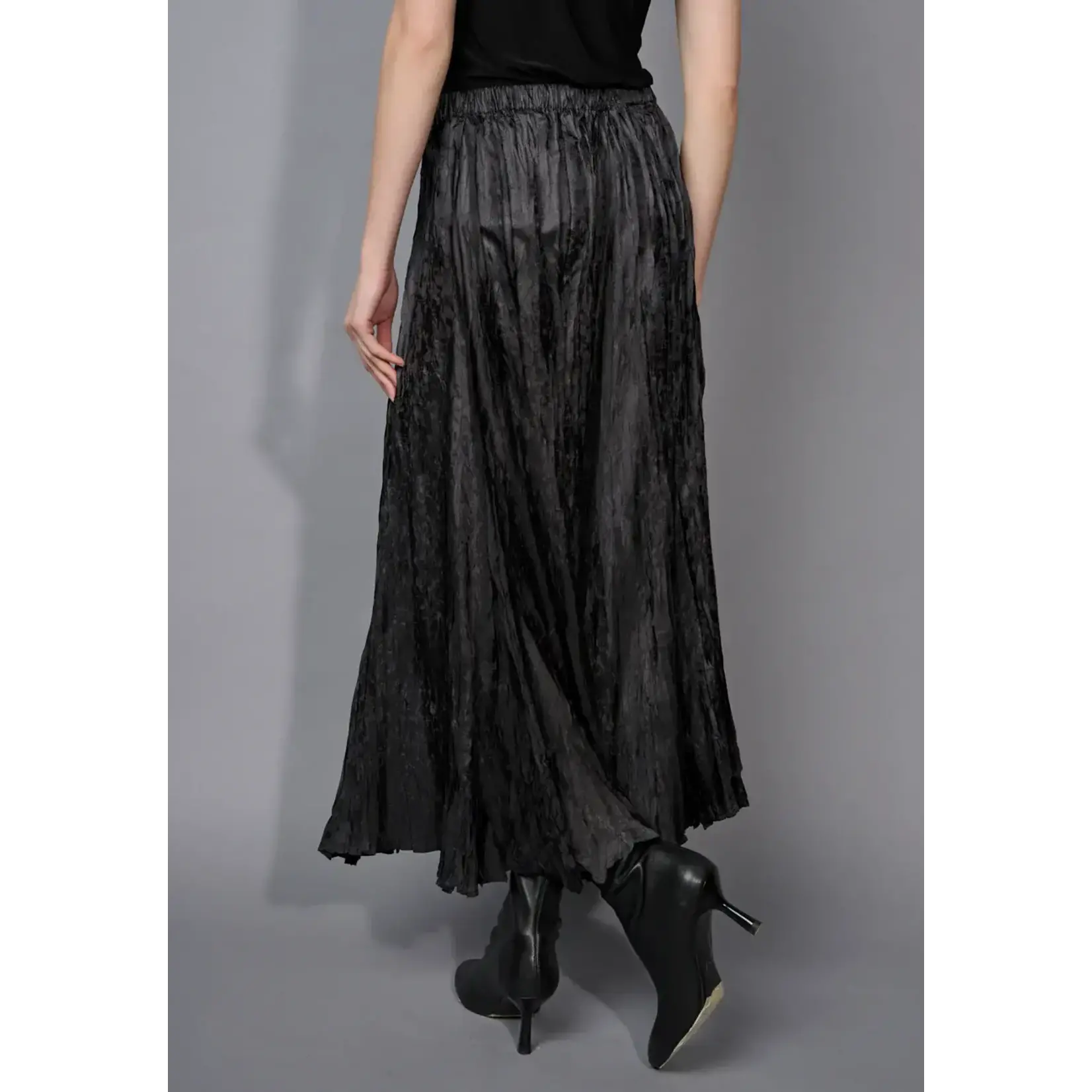 Crinkled Long Skirt in Black