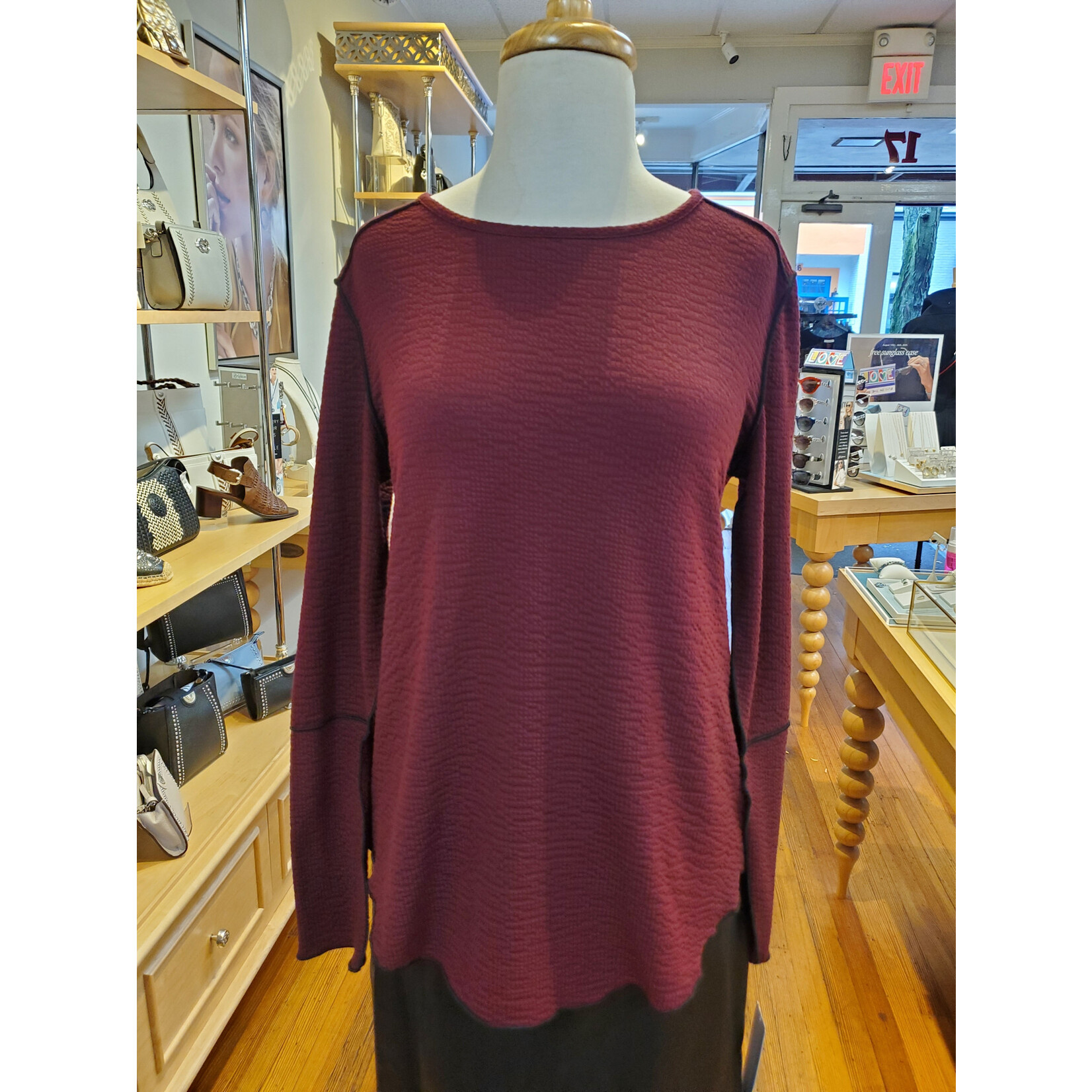 Seersucker Boatneck in Merlot/Blk Contrast
